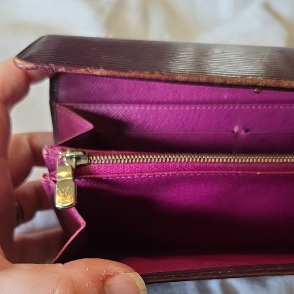 Louis Vuitton Plum and Pink Epi-Leather Wallet - Picture 9 of 10